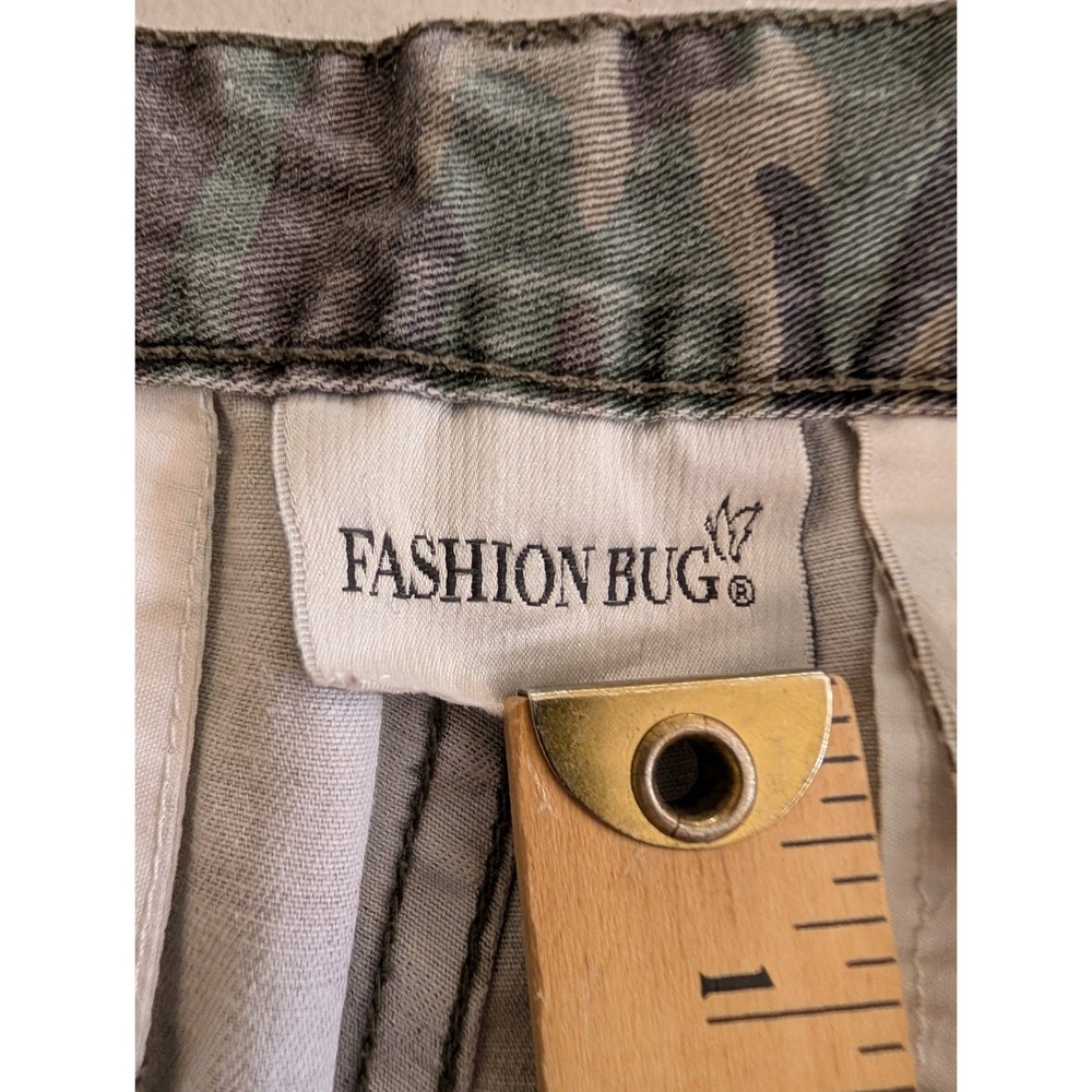 Fashion Bug Camo Cargo Capri Pants Size 14 Distressed Y2K Utility Mid Rise - Picture 12 of 13